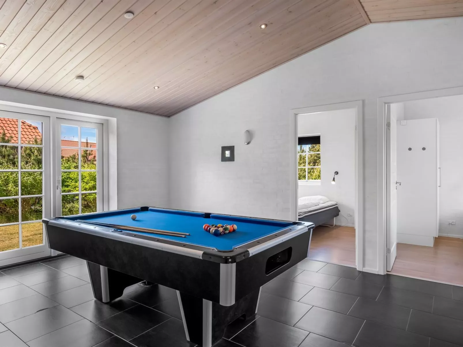 "Merit" - 3.2km from the sea-Drinnen