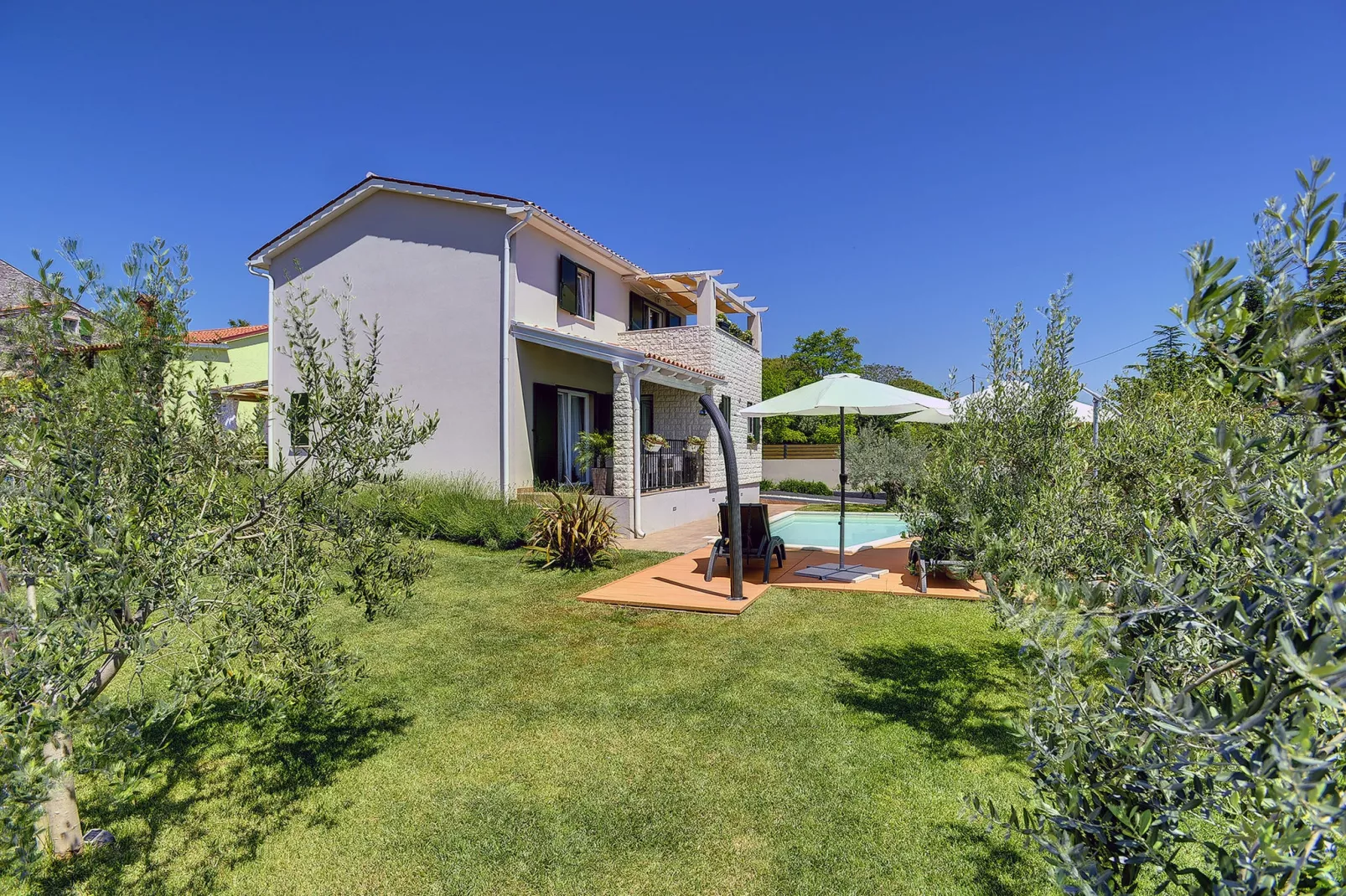 Villa Laura-Garten Sommer