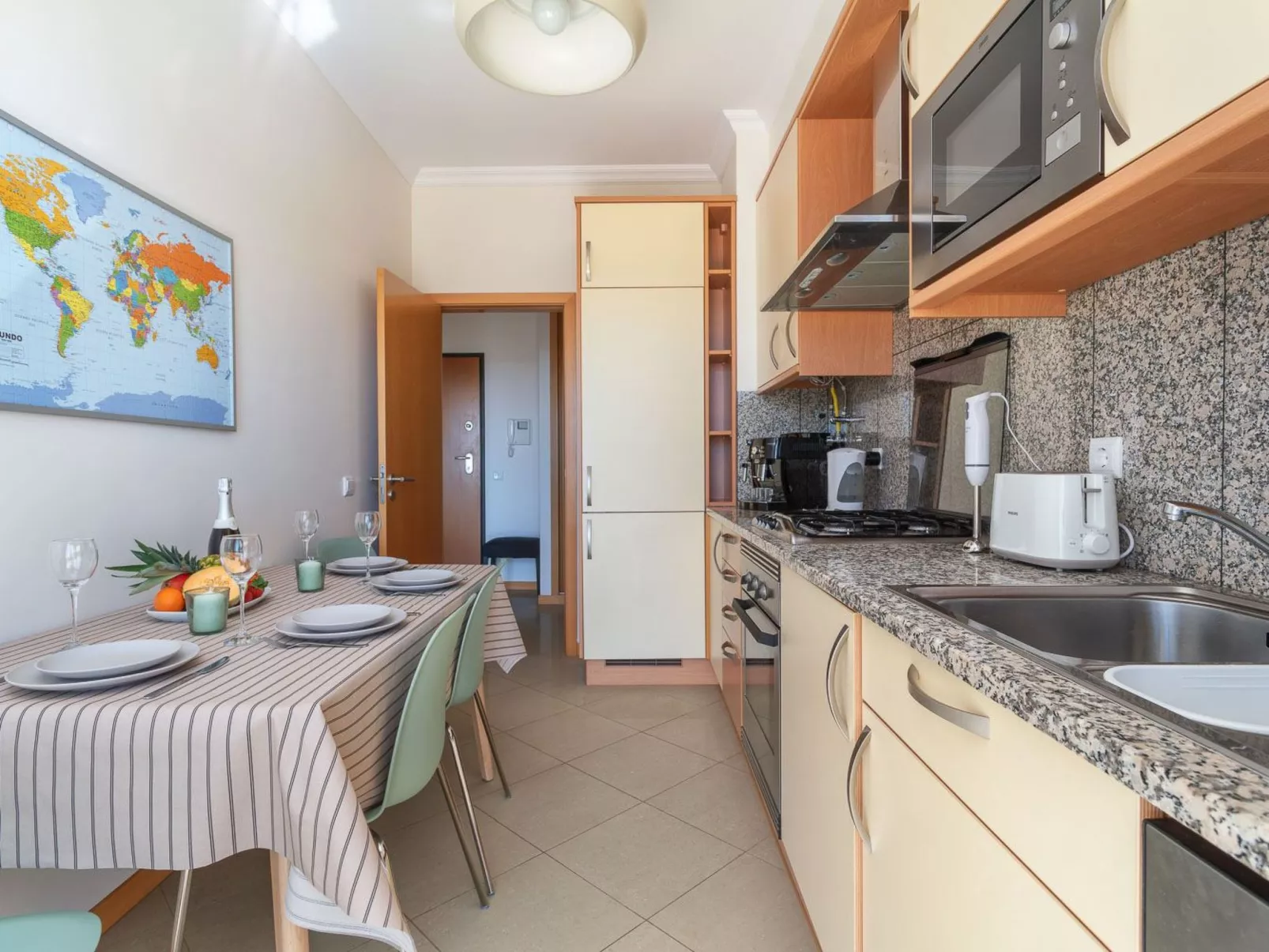 "Elena 2" mit Blick auf das Wasser - Image-tags.info