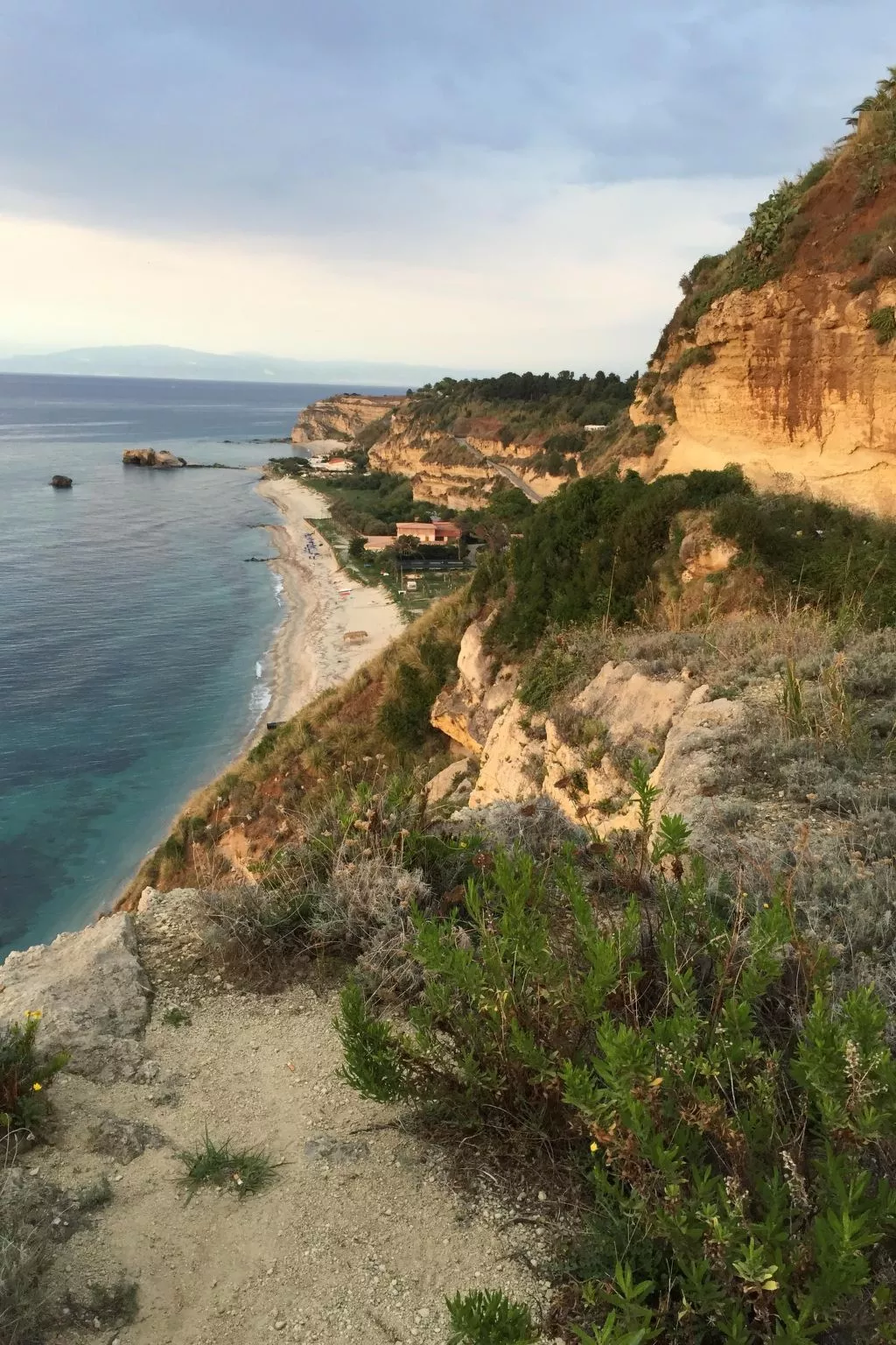 Ferienvilla bei Tropea mit Blick auf das Meer und die liparischen Inseln - Image-tags.info
