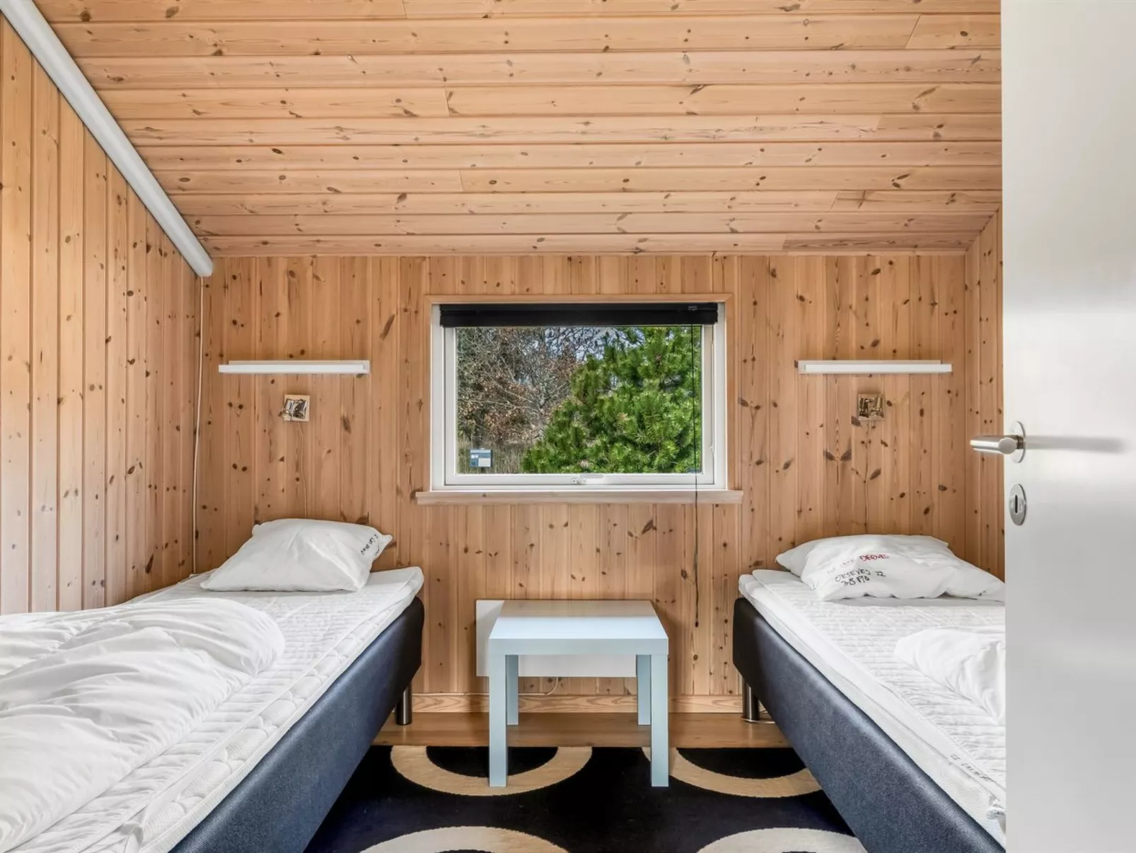 "Botwith" - 2.8km from the sea - Drinnen