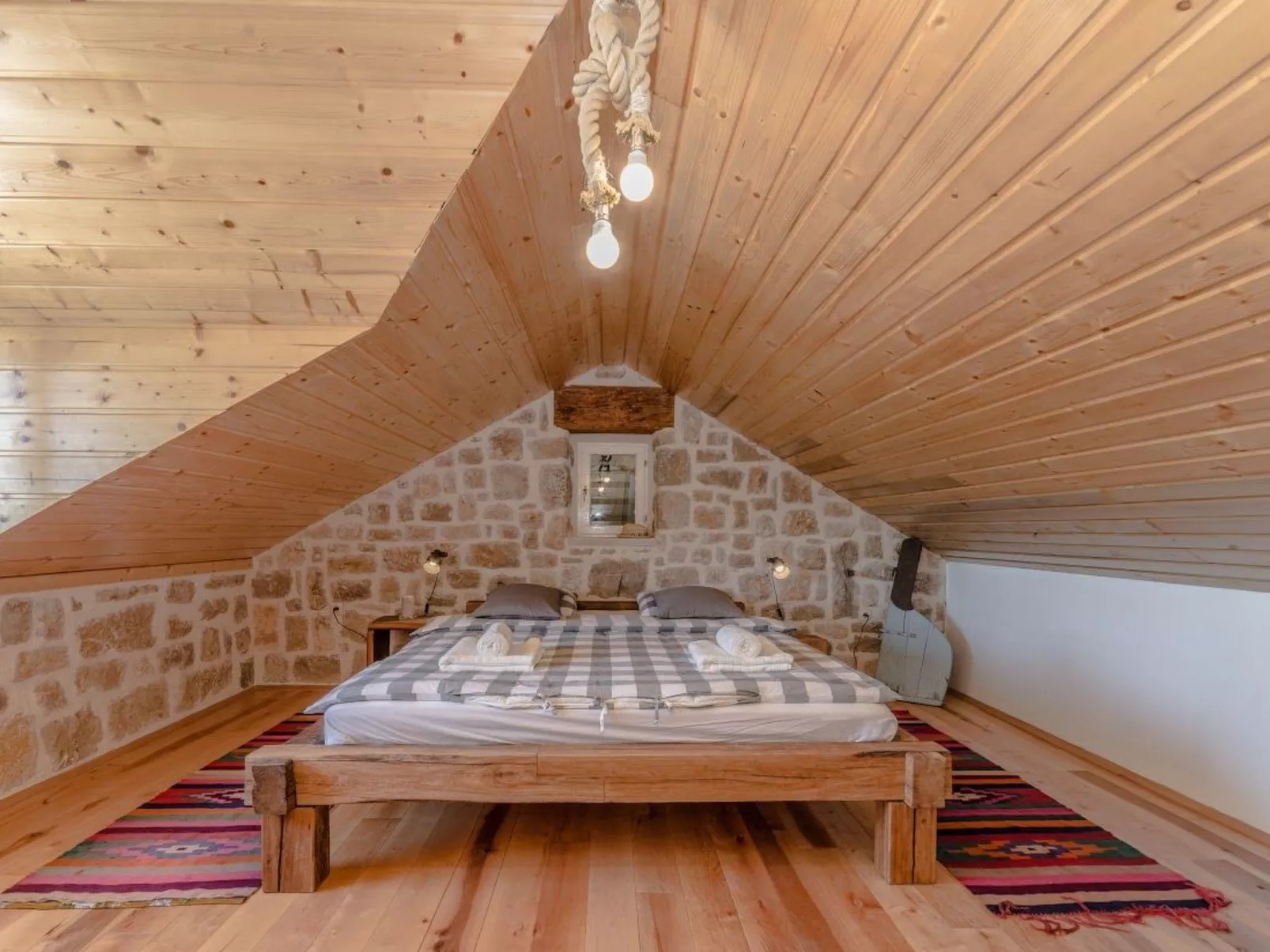 "Lipa" mit Schwimmbad - Image-tags.info