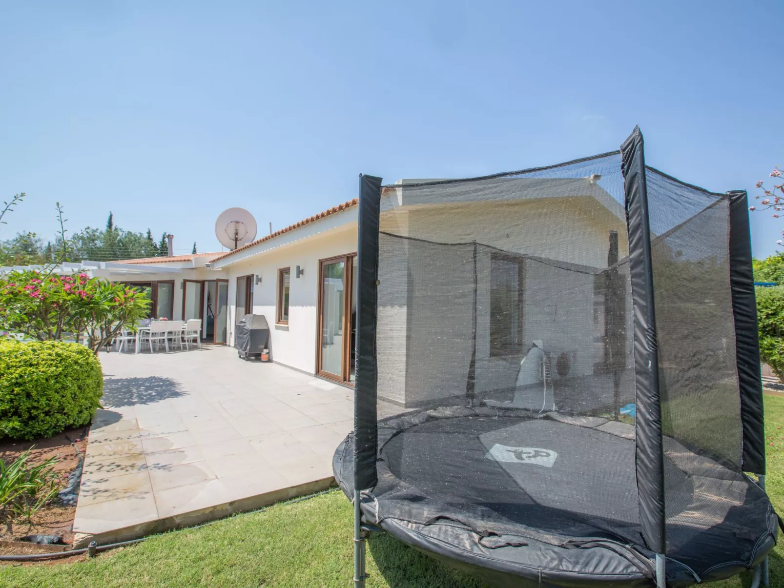 4-Schlafzimmer-Villa mit Pool im Zentrum von Protaras - Image-tags.info