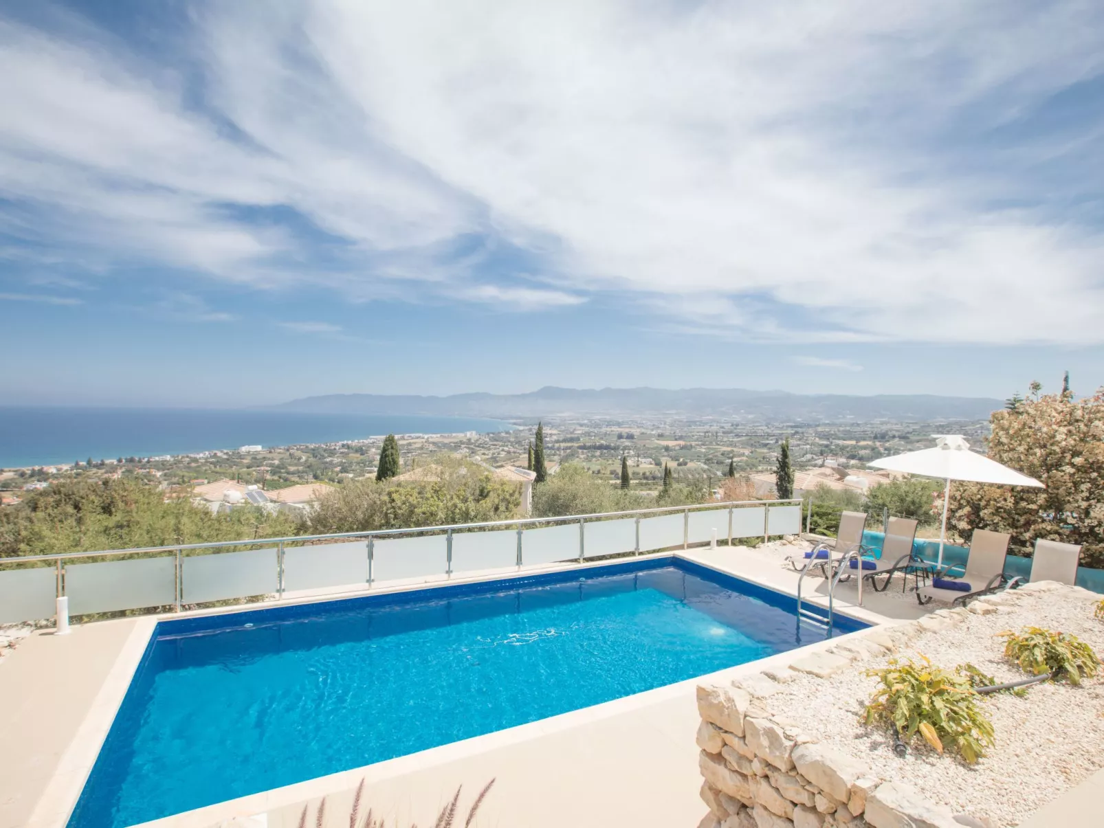 Villa mit Panoramablick auf das Meer von Latchi - Image-tags.info