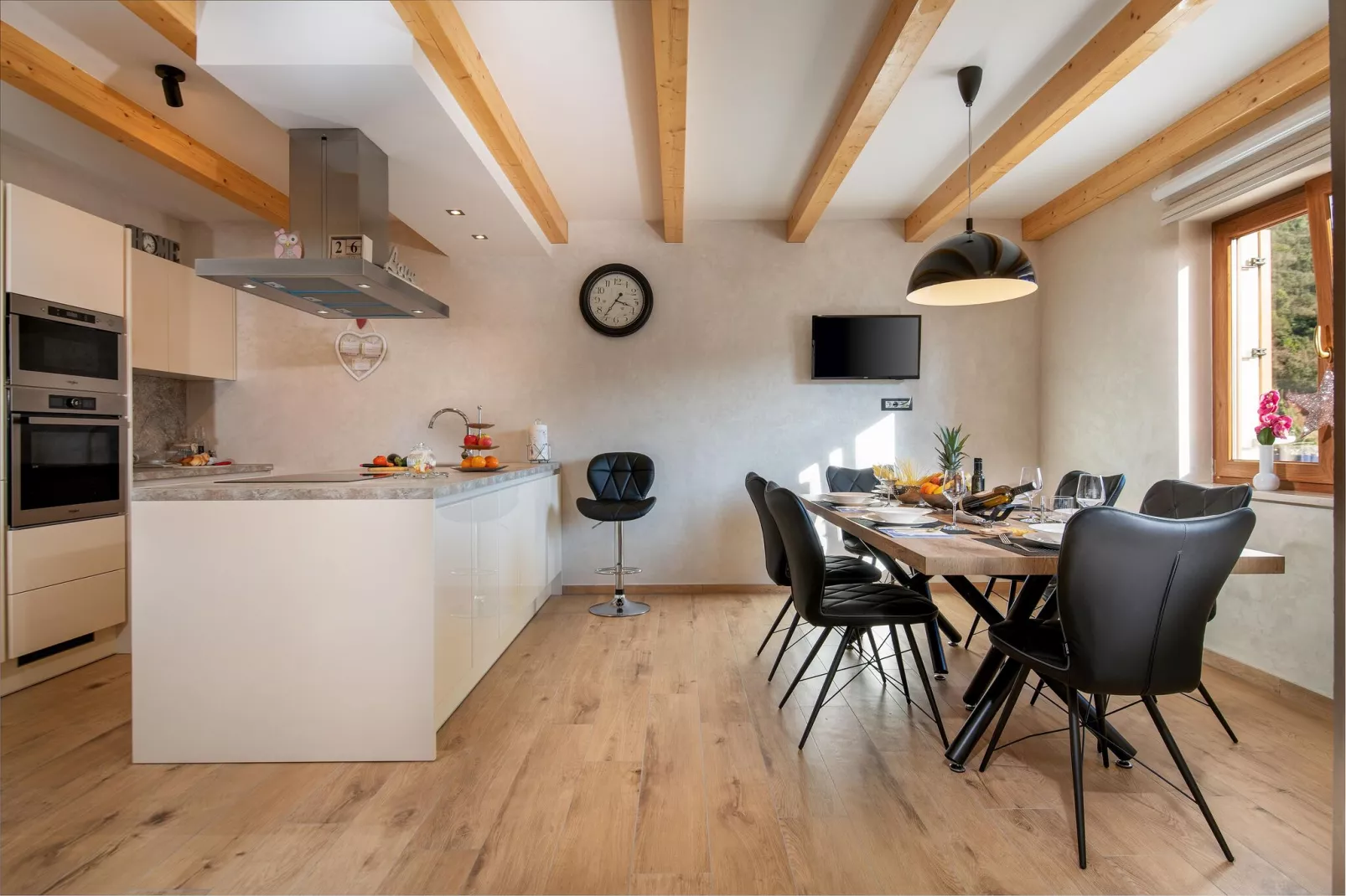 Villa Porto-Dining room
