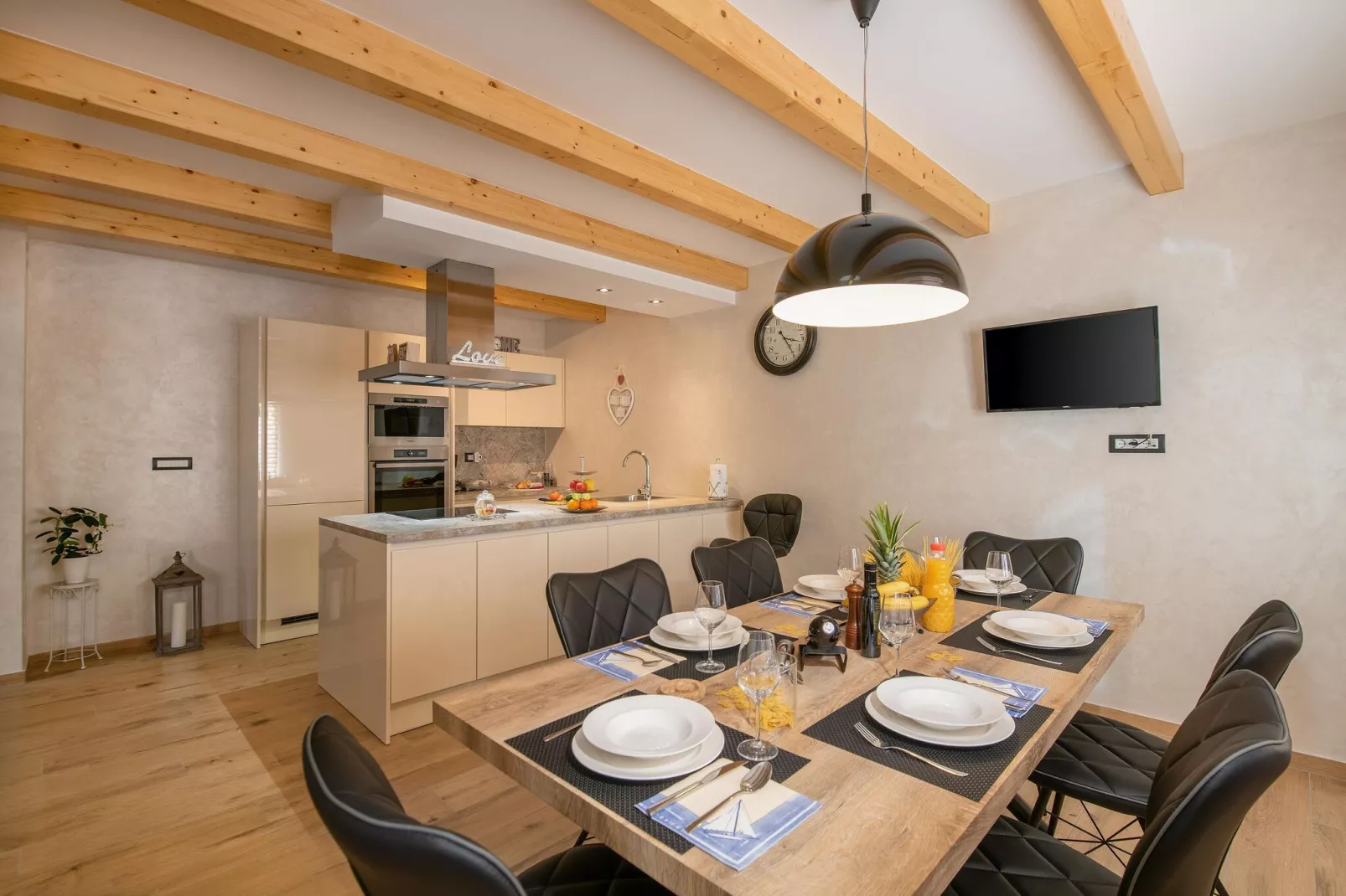 Villa Porto-Dining room