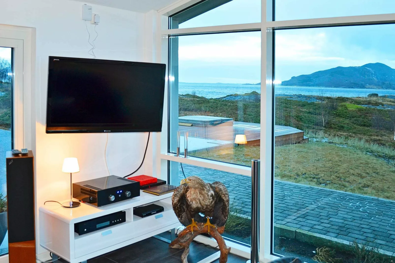 HUS 67509-Indoor