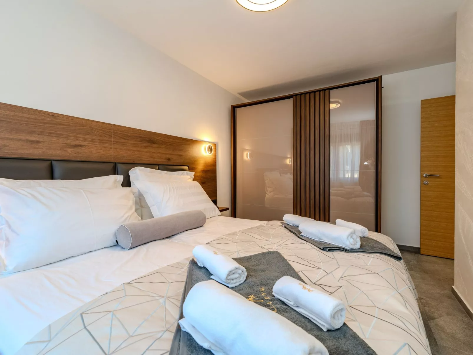 Royal 1 - Image-tags.info