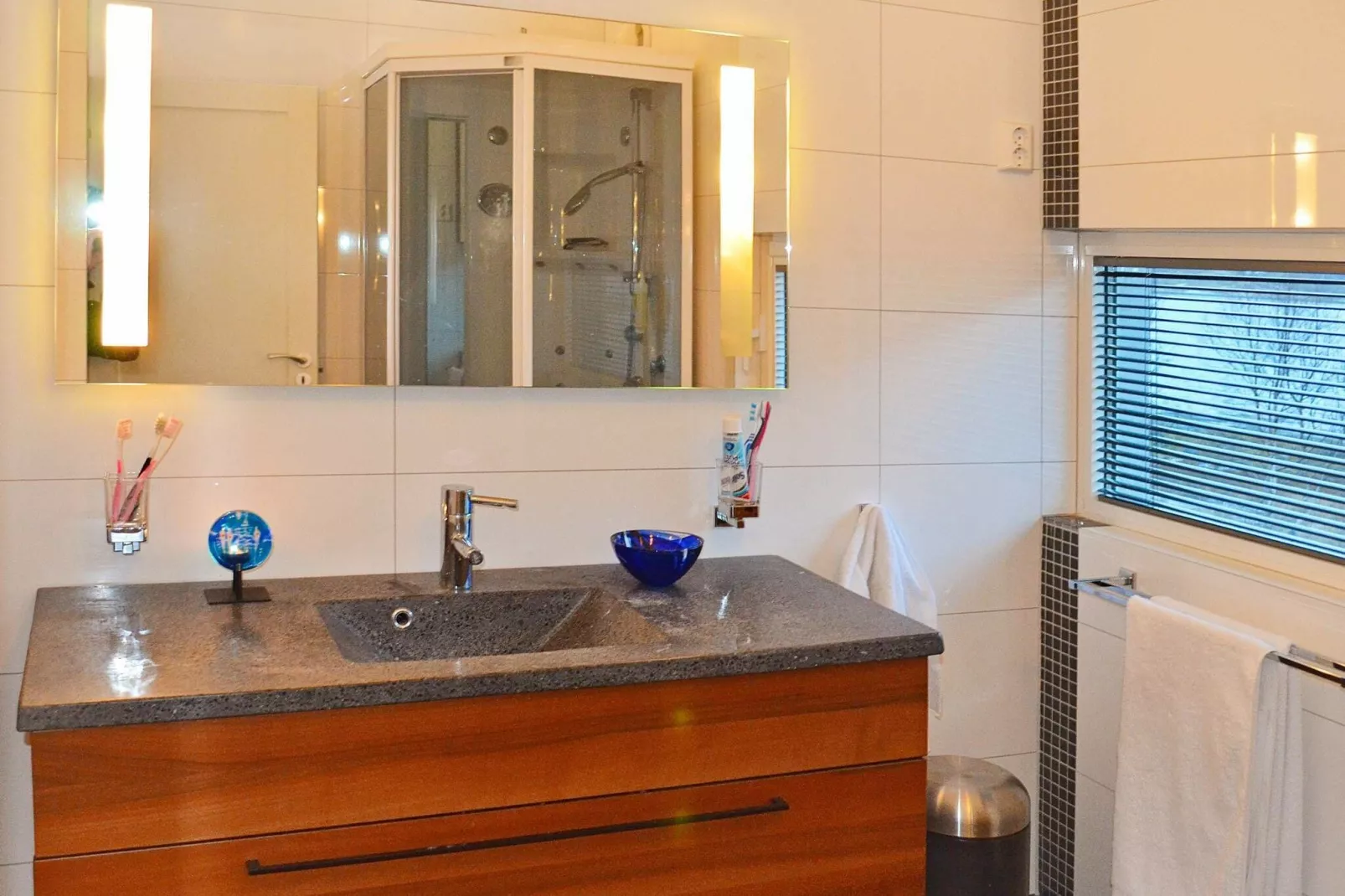 HUS 67509-Indoor