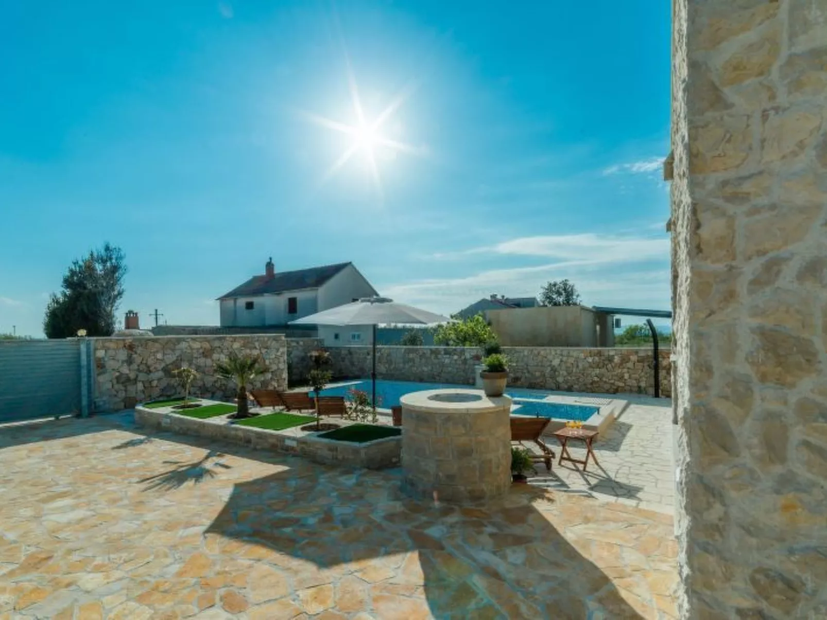 Villa mit beheiztem Pool, schöne Aussicht, Strandnähe - Image-tags.info