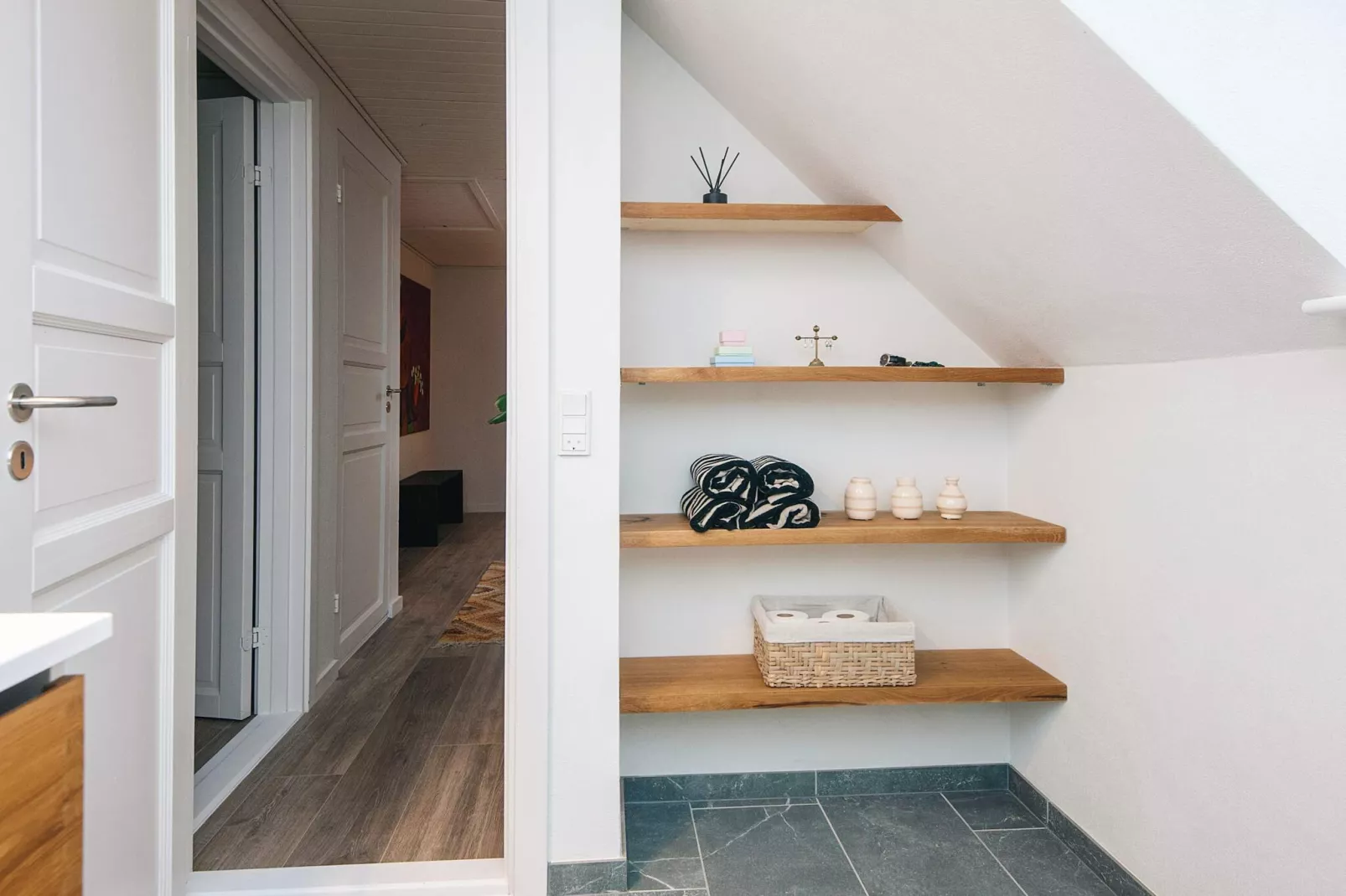 Nature Escape: Forest & Lake Access - Indoor