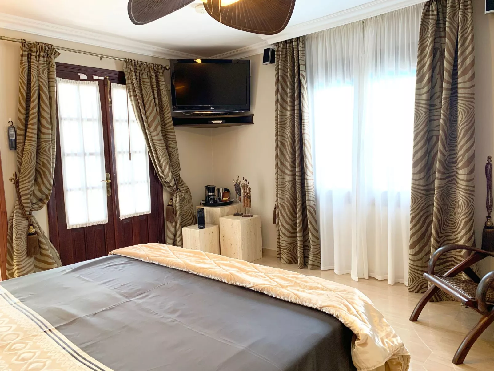 In der Nähe des Strandes, beheiztes Schwimmbad, Spielraum, Spielzimmer, etc - Drinnen