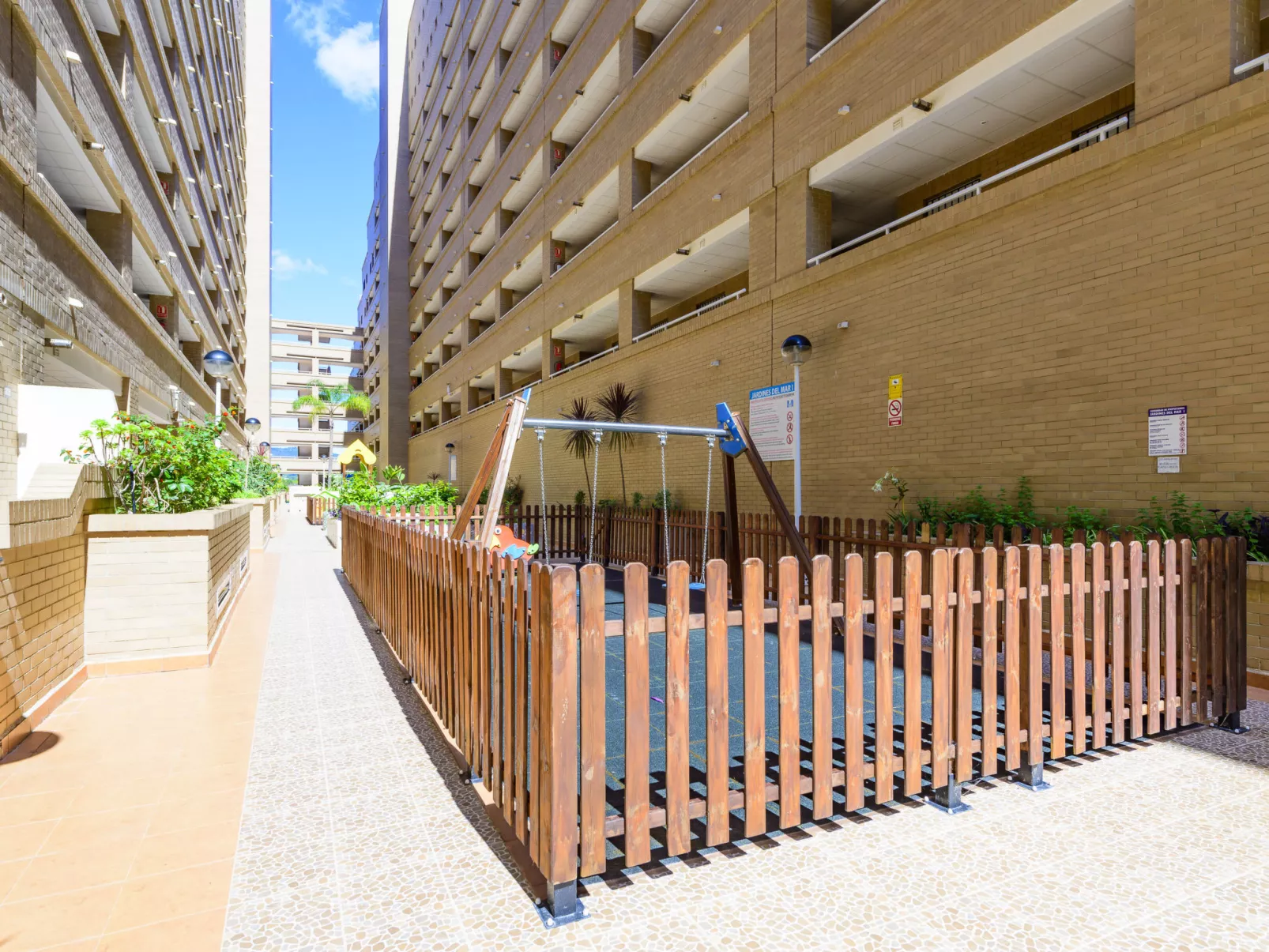 Jardines del Mar I - Outside