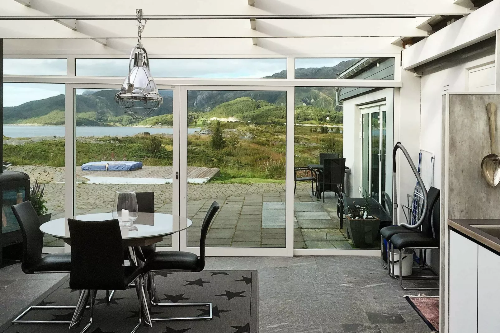 HUS 67509-Indoor