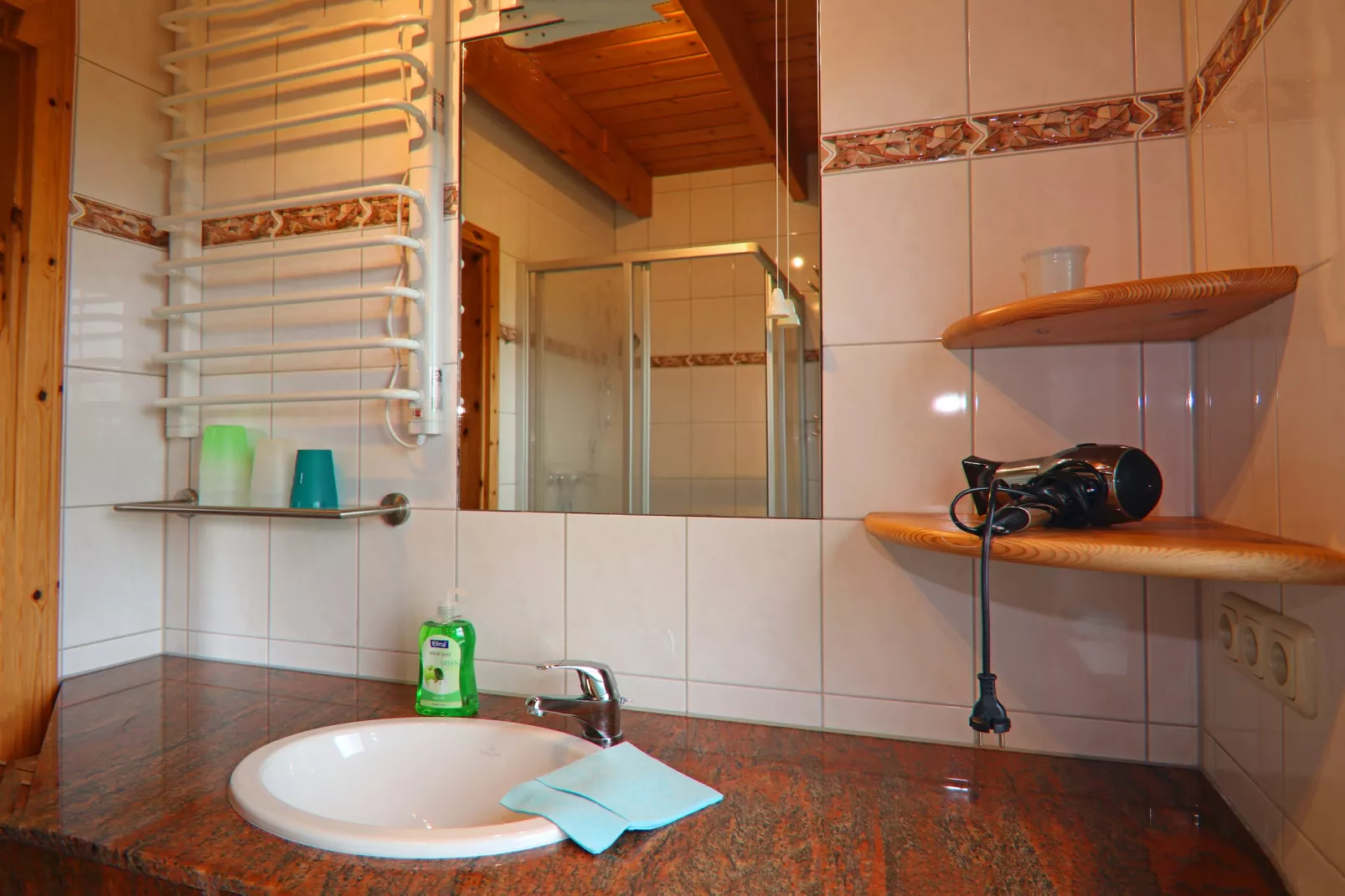 Strandnahes Ferienhaus Walter mit Meerblick-Badezimmer