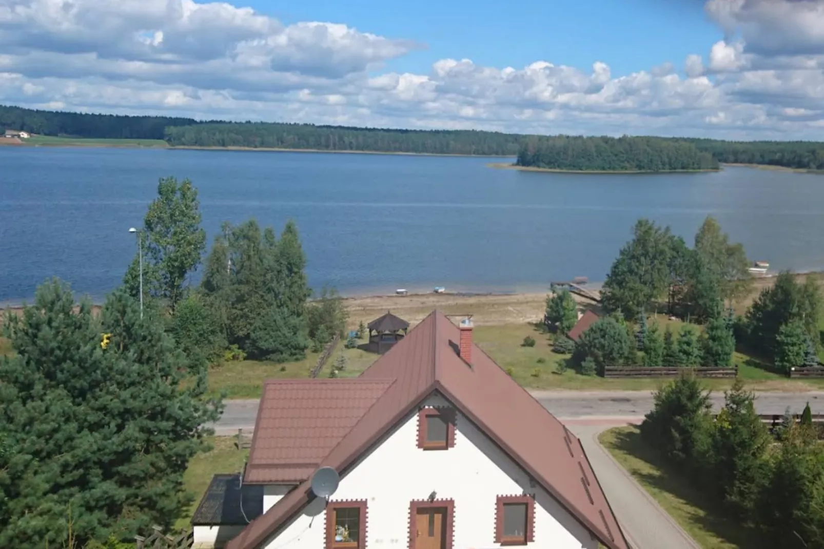 Apartament wakacyjny w Kiedrowicach dla max 5 osób-Exterior in summer