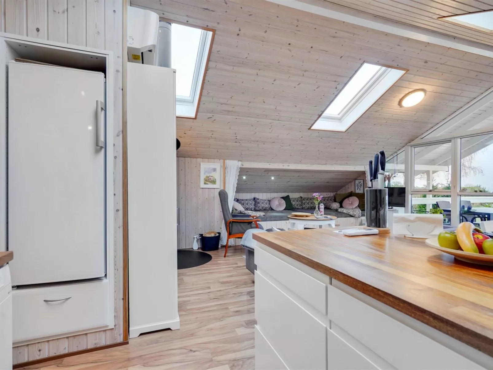 "Flicka" - 275m from the sea-Drinnen