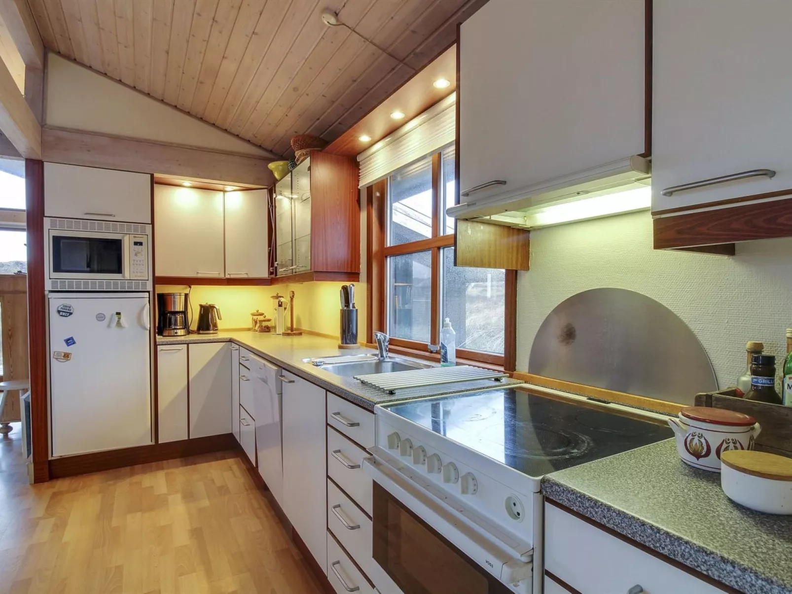 "Essie" - 250m from the sea - Drinnen