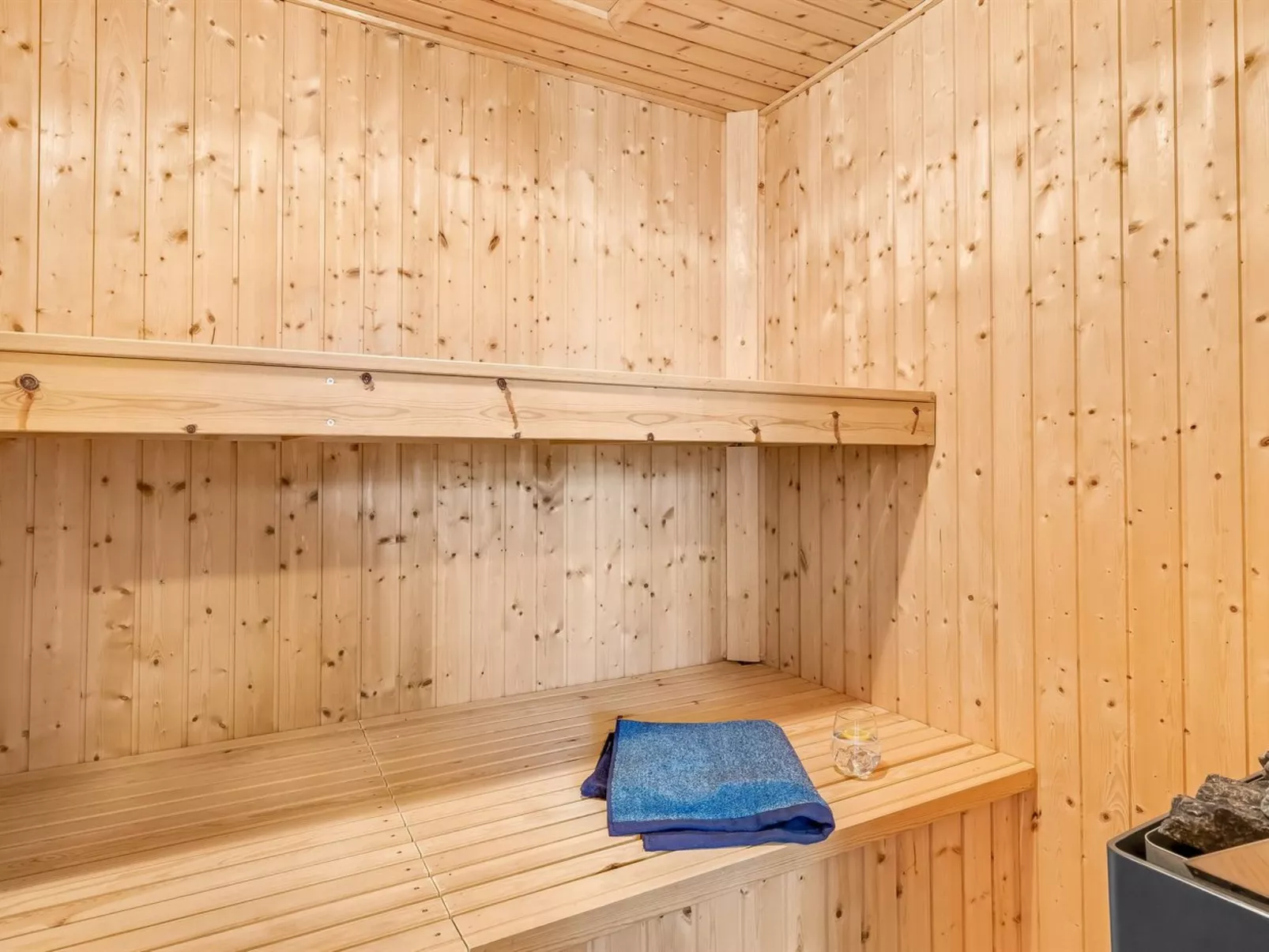 "Marlise" - 2.5km from the sea-Inside