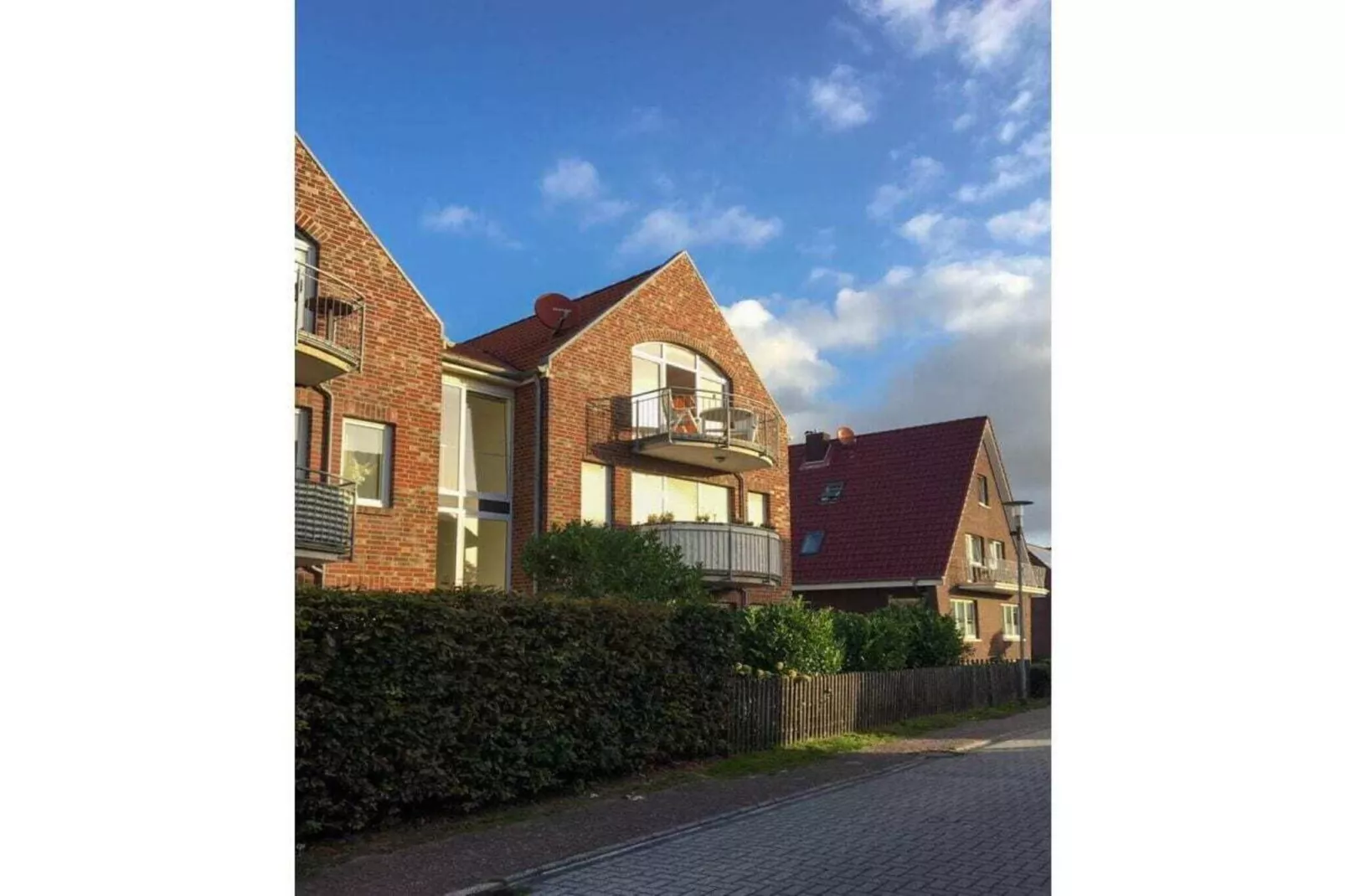 279394-Exterior in summer