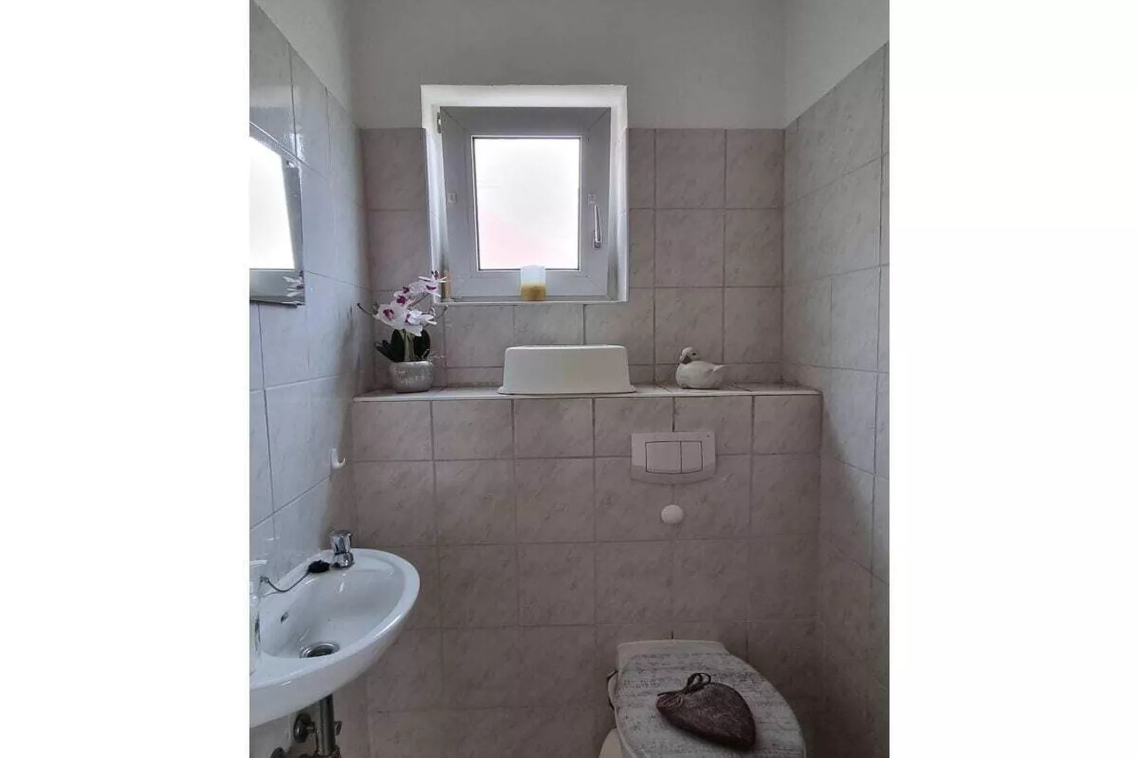 410843-Bathroom