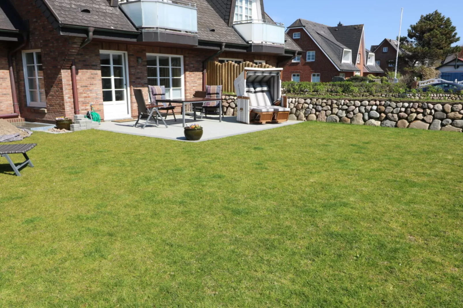 49469-Gardens in summer