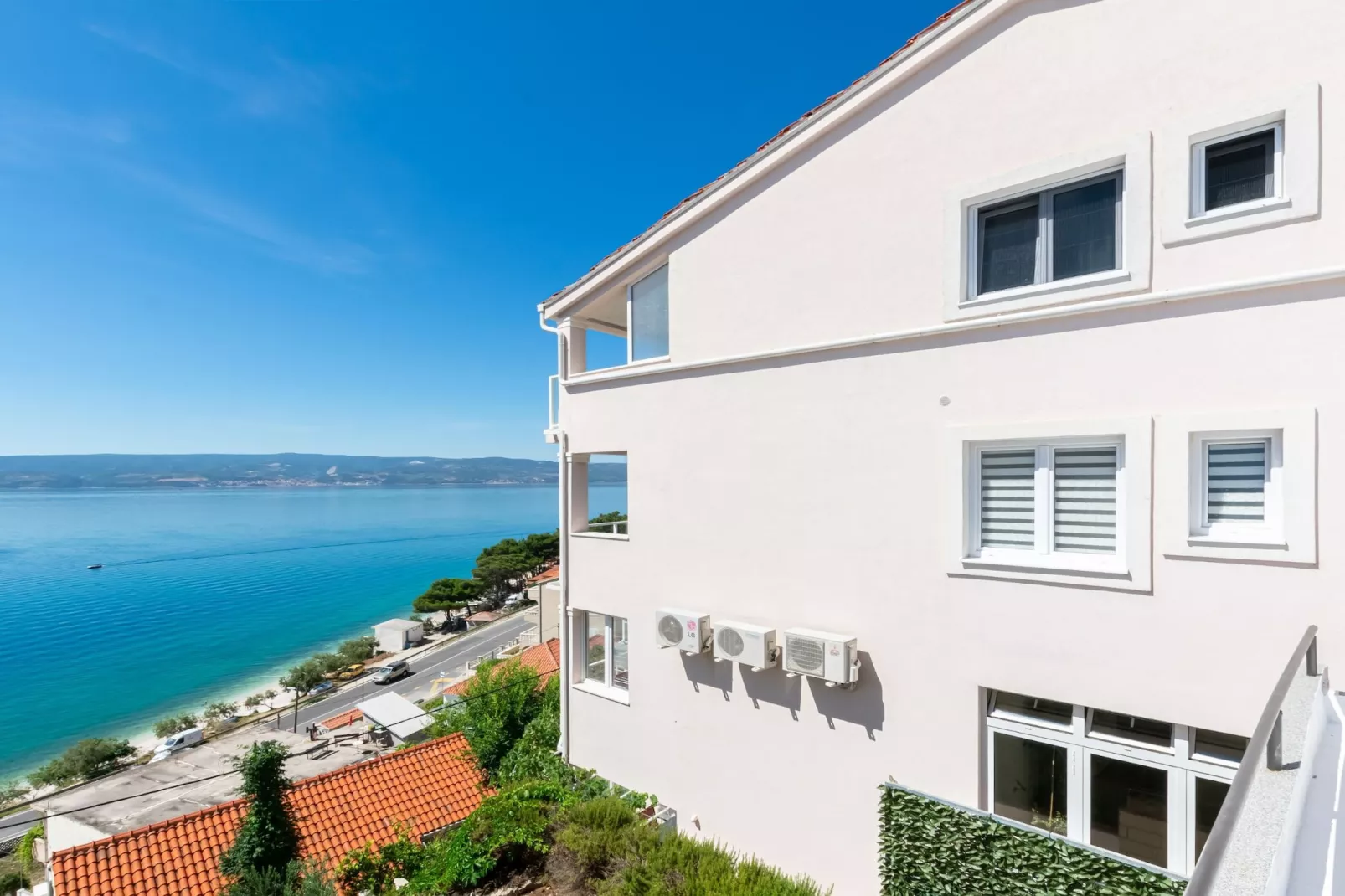 Apartments Hope (Dugi Rat) - Three-Bedroom Apartment with Jacuzzi  (Stanko) - Outdoor