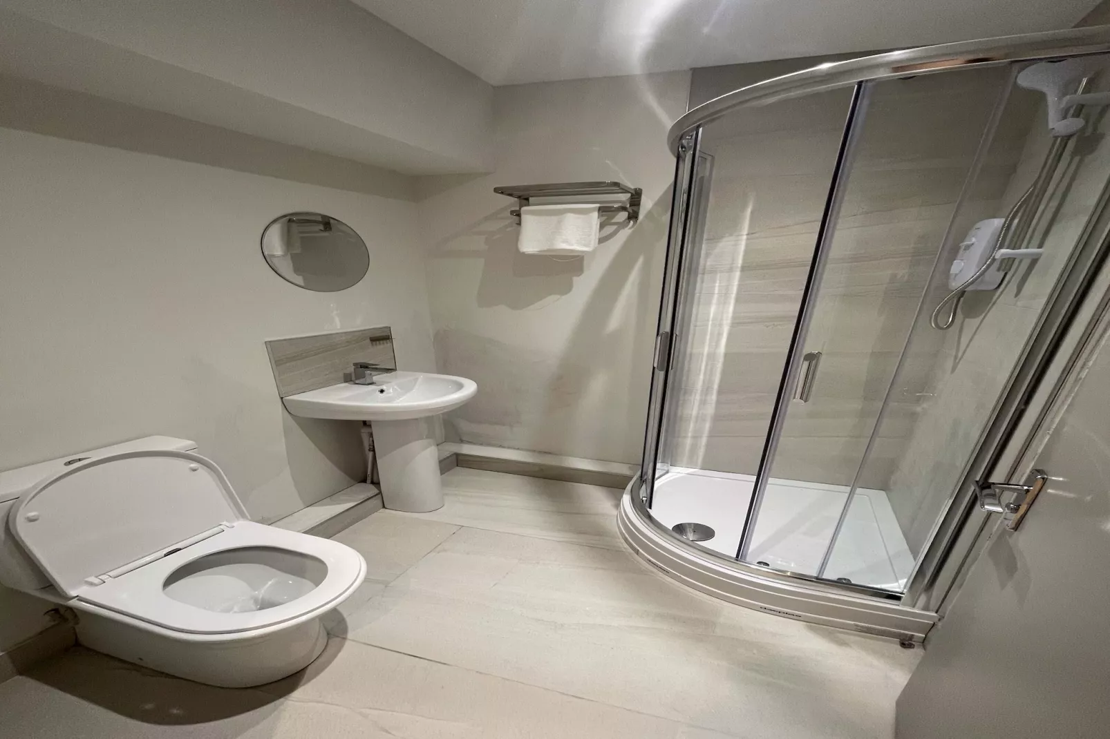 EN_MEH020_Superior Double Studio-Badezimmer