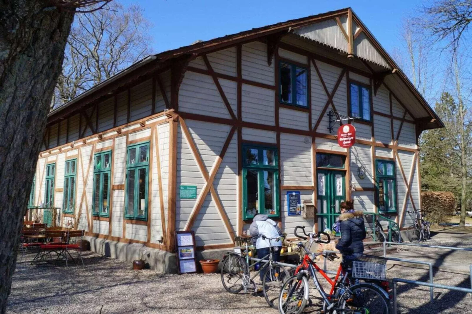 322076 - Exterior in summer