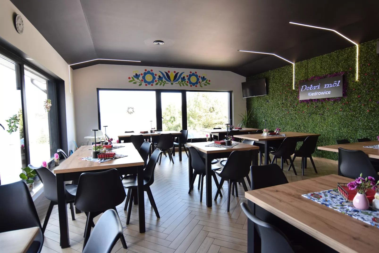 Apartament wakacyjny w Kiedrowicach dla max 6 osób-Parkeinrichtungen