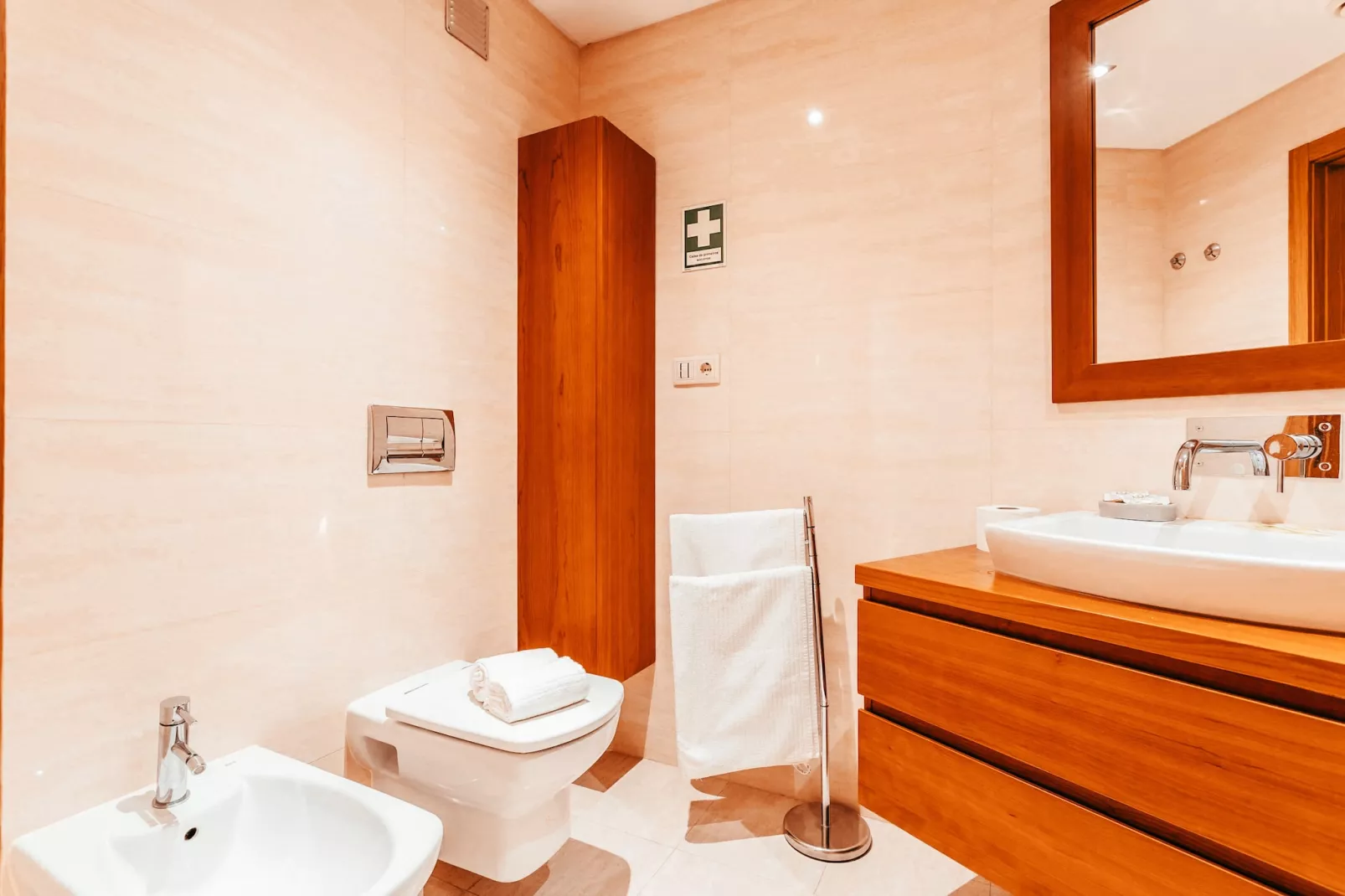 Modern & Elegant 2 bedroom in Amadora by GT House-Badezimmer