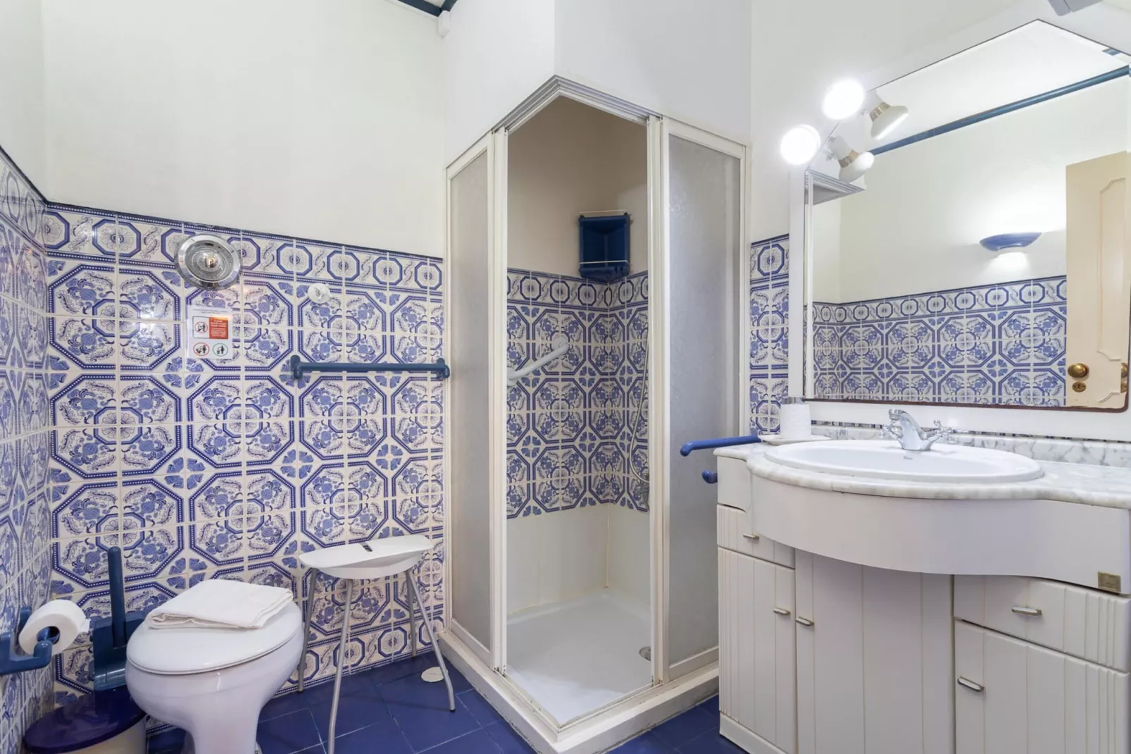 Charming  House and Terrace By Gt House-Badezimmer