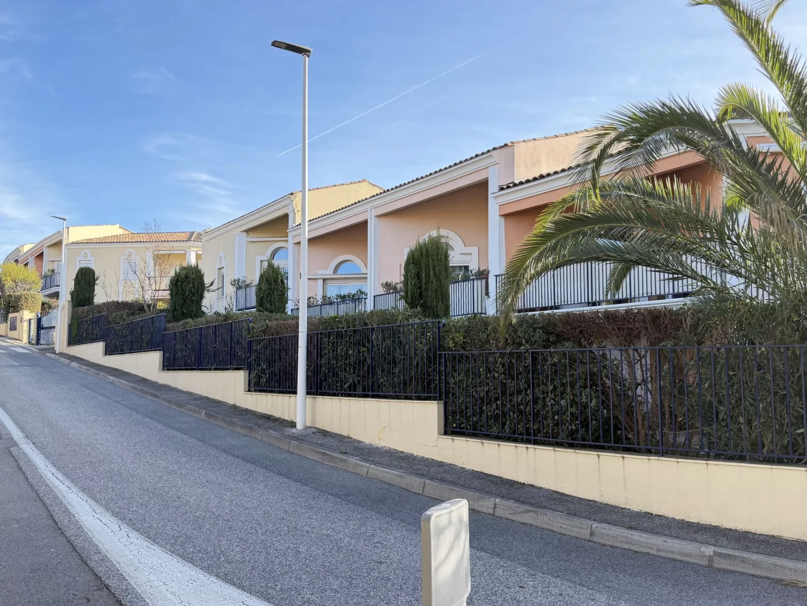 Les Pins Bleus-Draußen