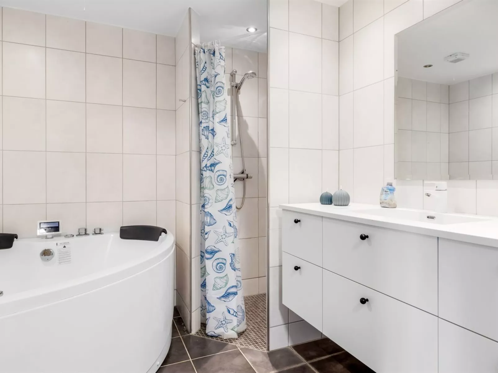 "Auwe" - 3.5km from the sea-Drinnen