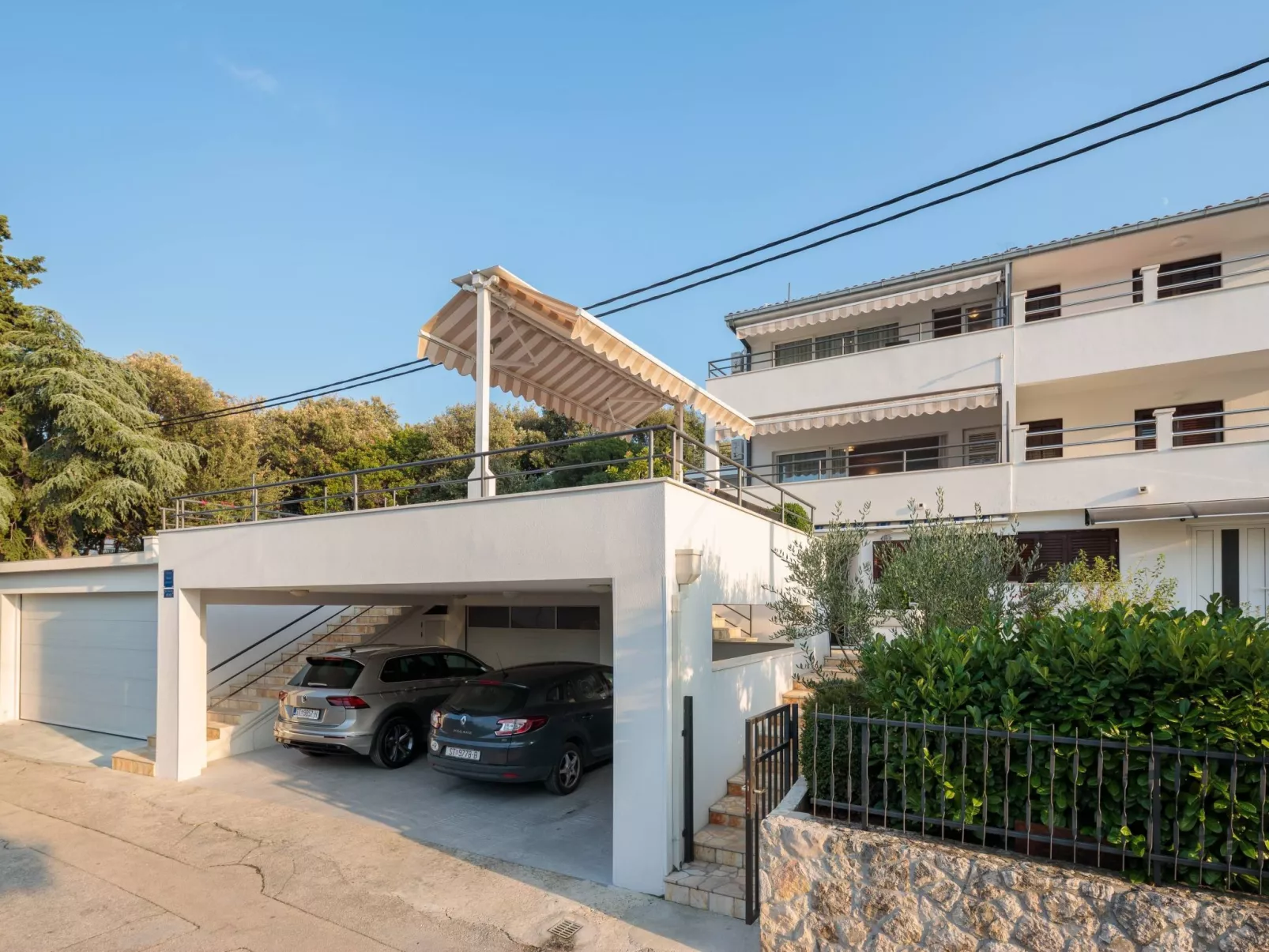 "Villa Silvio" mit Blick auf das Wasser-Dehors