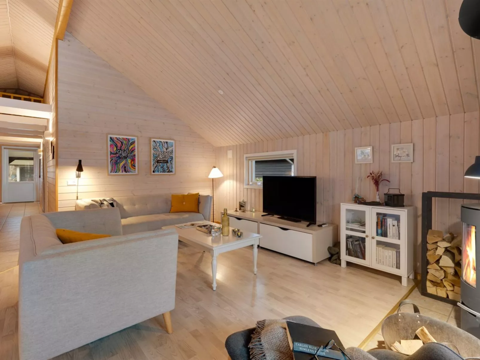 "Iorund" - 10km from the sea-Dedans