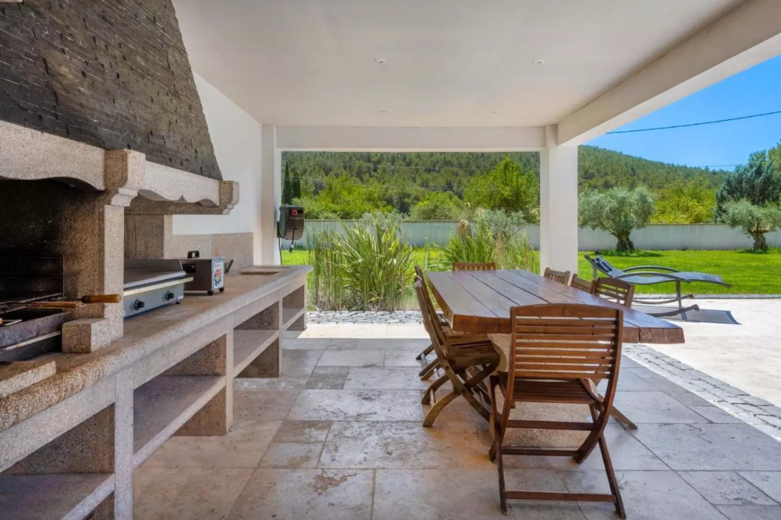 Villa avec piscine chauffée spa salle sport et cinéma-Terrasse / balcon