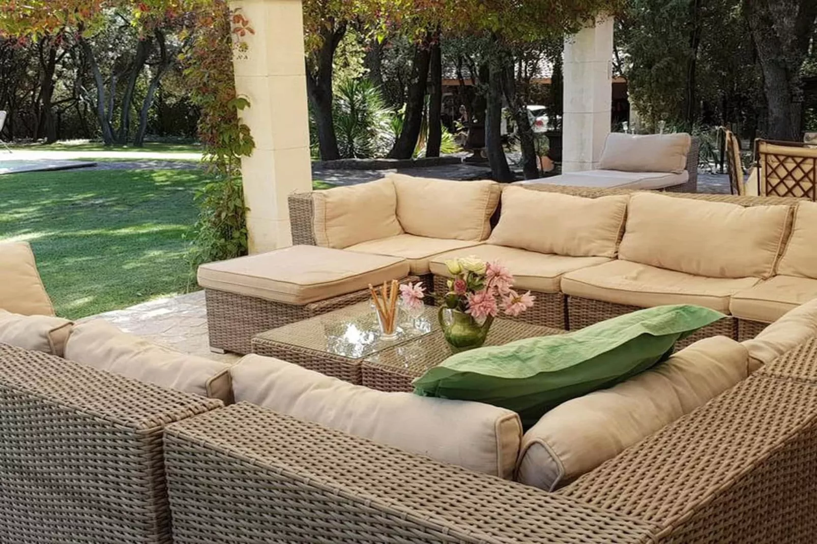 Villa cadre idyllique et reposant avec piscine-Terrasse / balcon