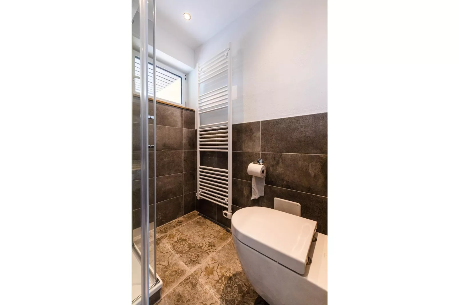 Bungalow Typ Z Campingpark Eifel-Bathroom