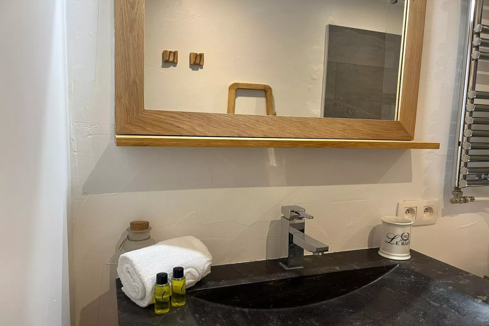 Champagne Powder-Ambiance