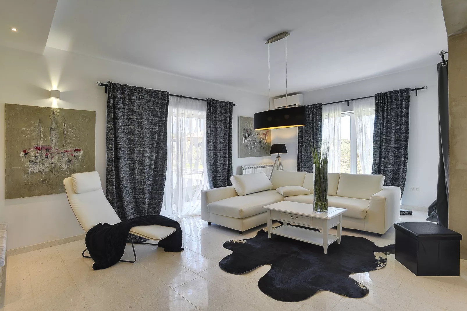 Villa Paradiso-Living room