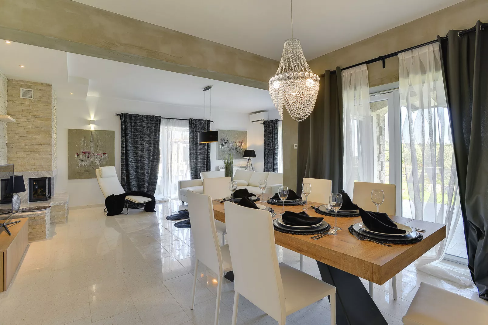 Villa Paradiso-Living room