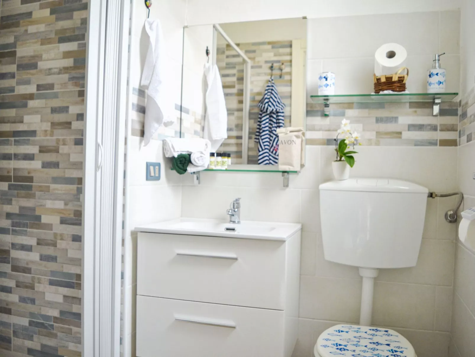 Mit privatem Garten, Meerblick und Gemeinschaftspool - Image-tags.info