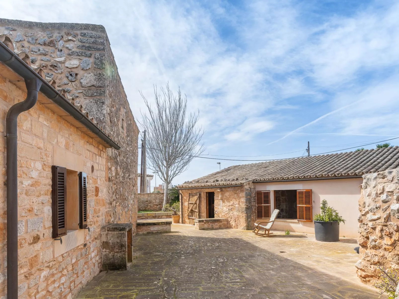 Petita des Llombards - Dehors