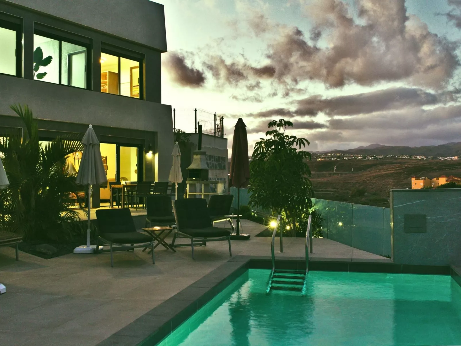 Atemberaubende Villa mit passender Aussicht - Image-tags.info