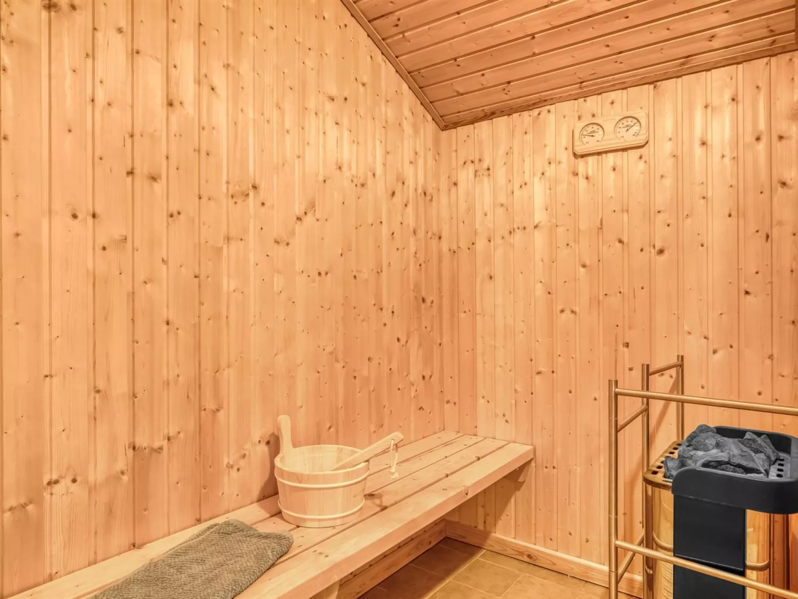 "Alisa" - 1.9km from the sea - Inside