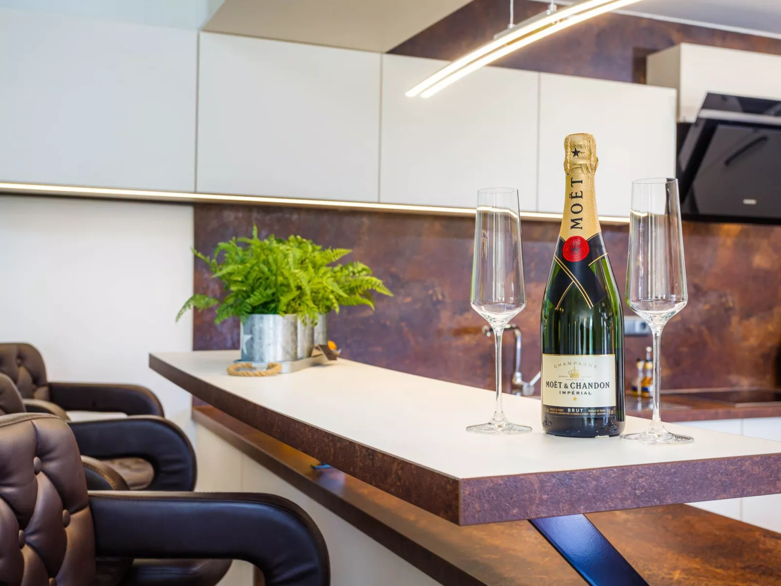 Villa Kamenica  im mediterranen Stil mit Innen- und Außenpool - Image-tags.info