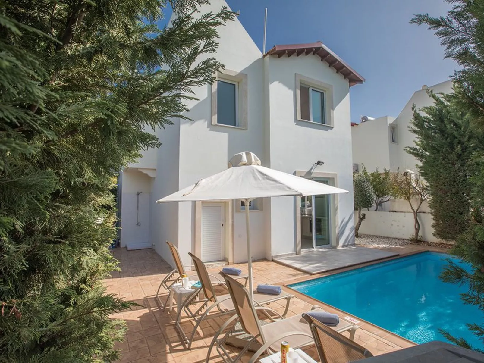 3-Bett-Villa mit privatem Pool in einer bewachten Anlage - Image-tags.info