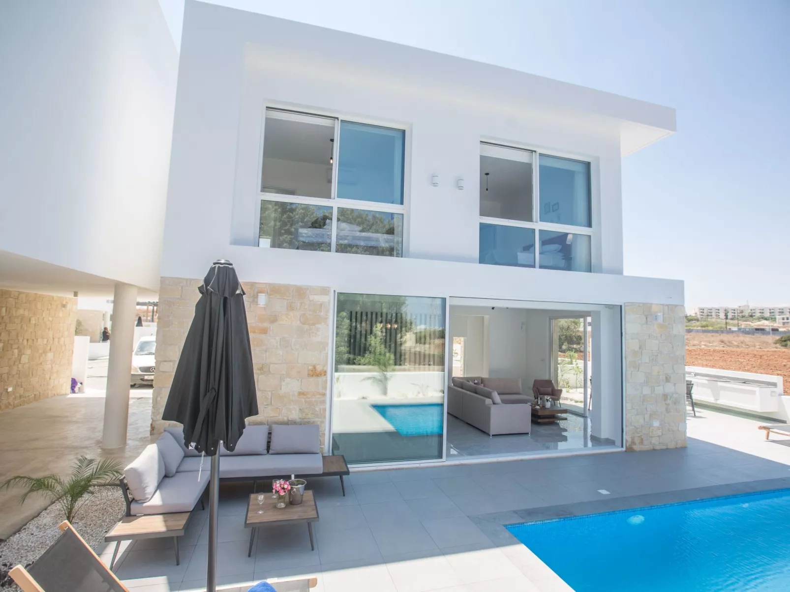 4-Schlafzimmer-Villa mit Pool im Zentrum von Protaras - Image-tags.info