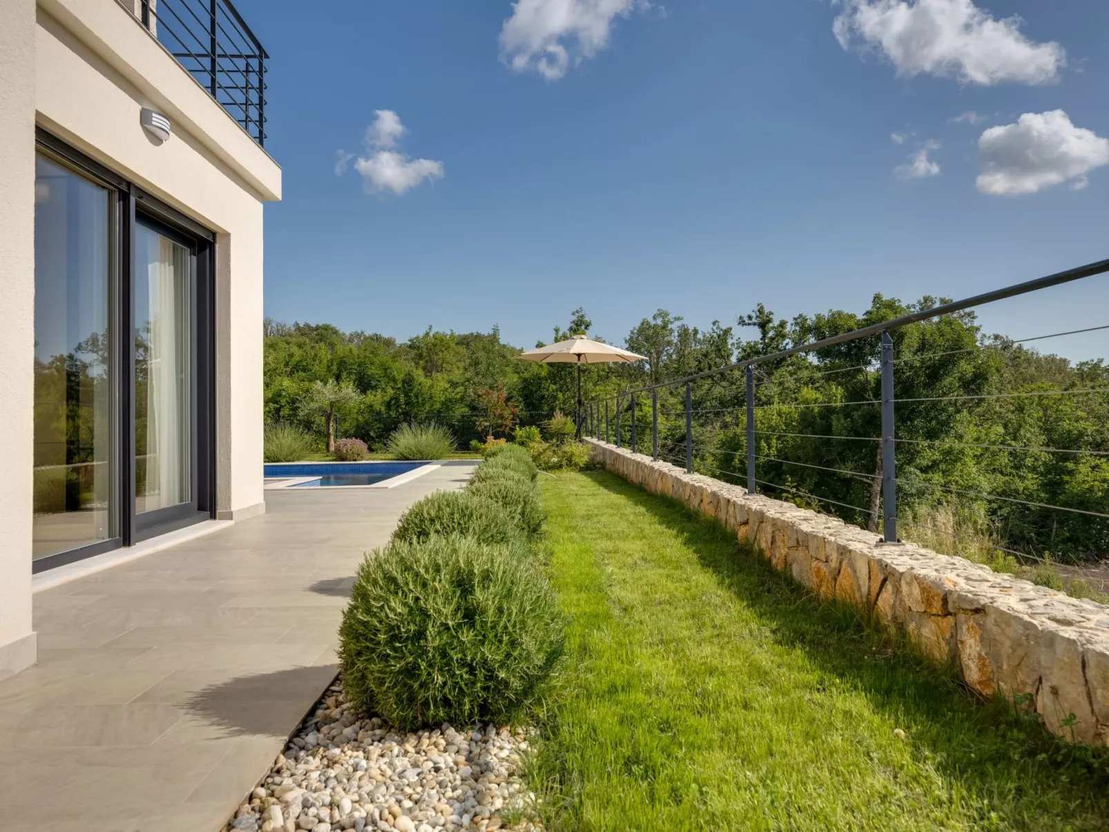 Schone Villa mit Pool, Meerblick, Strand - Image-tags.info